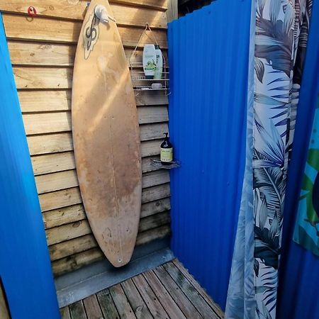 Raglan West Retro Beach Vibe Accommodation 외부 사진